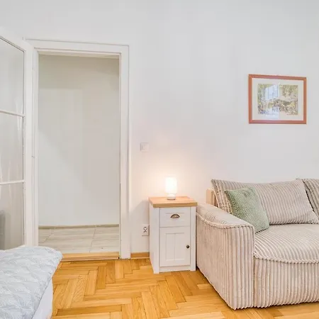 Charming Downtown Apartamento *